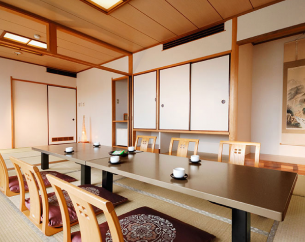 Dapur dengan lantai berbahan tatami untuk bersantai